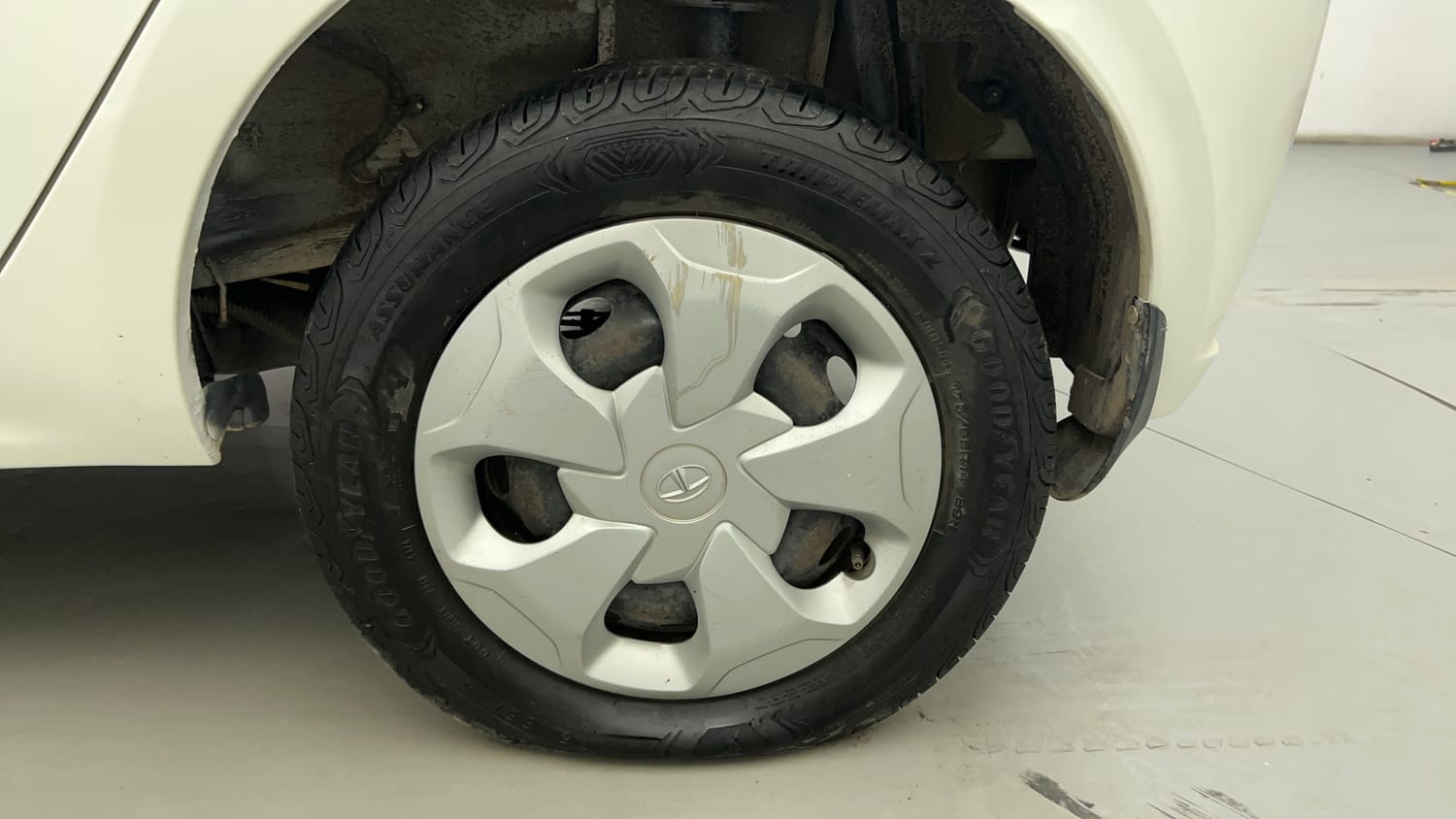 Used 2022 Tata Tiago XT CNG Cng Manual tyres LEFT REAR TYRE RIM VIEW