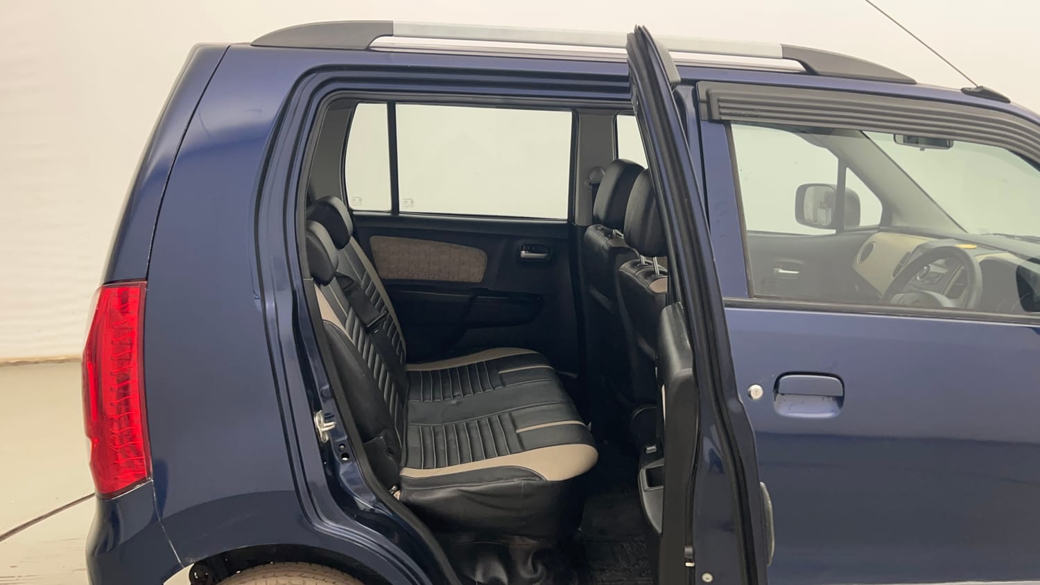 Used 2018 Maruti Suzuki Wagon R 1.0 VXI AMT Petrol Automatic interior RIGHT SIDE REAR DOOR CABIN VIEW