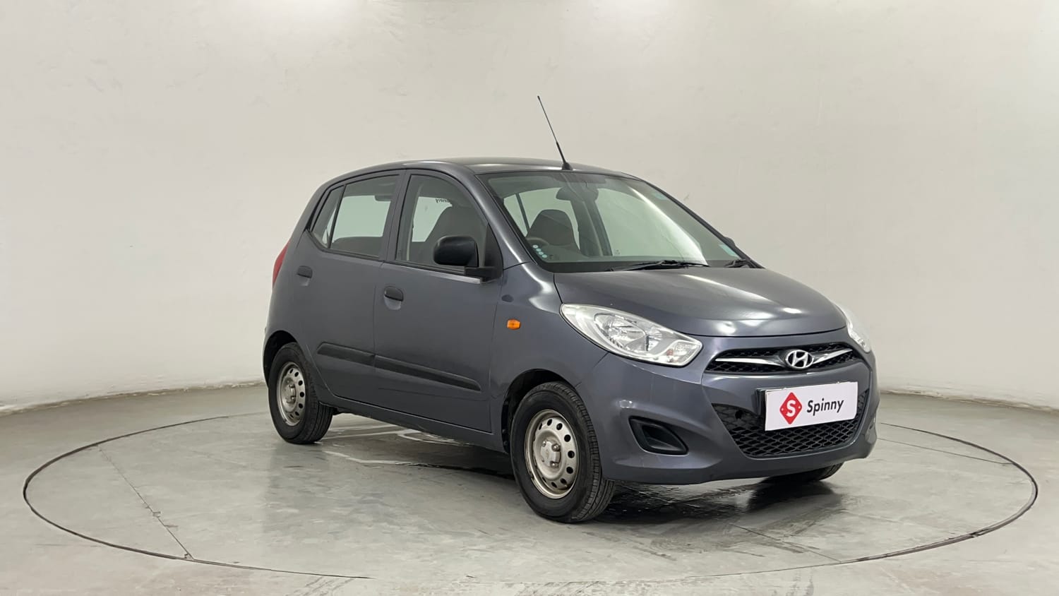 Used 2013 Hyundai i10 Magna 1.1 iRDE2 Petrol Manual exterior RIGHT FRONT CORNER VIEW