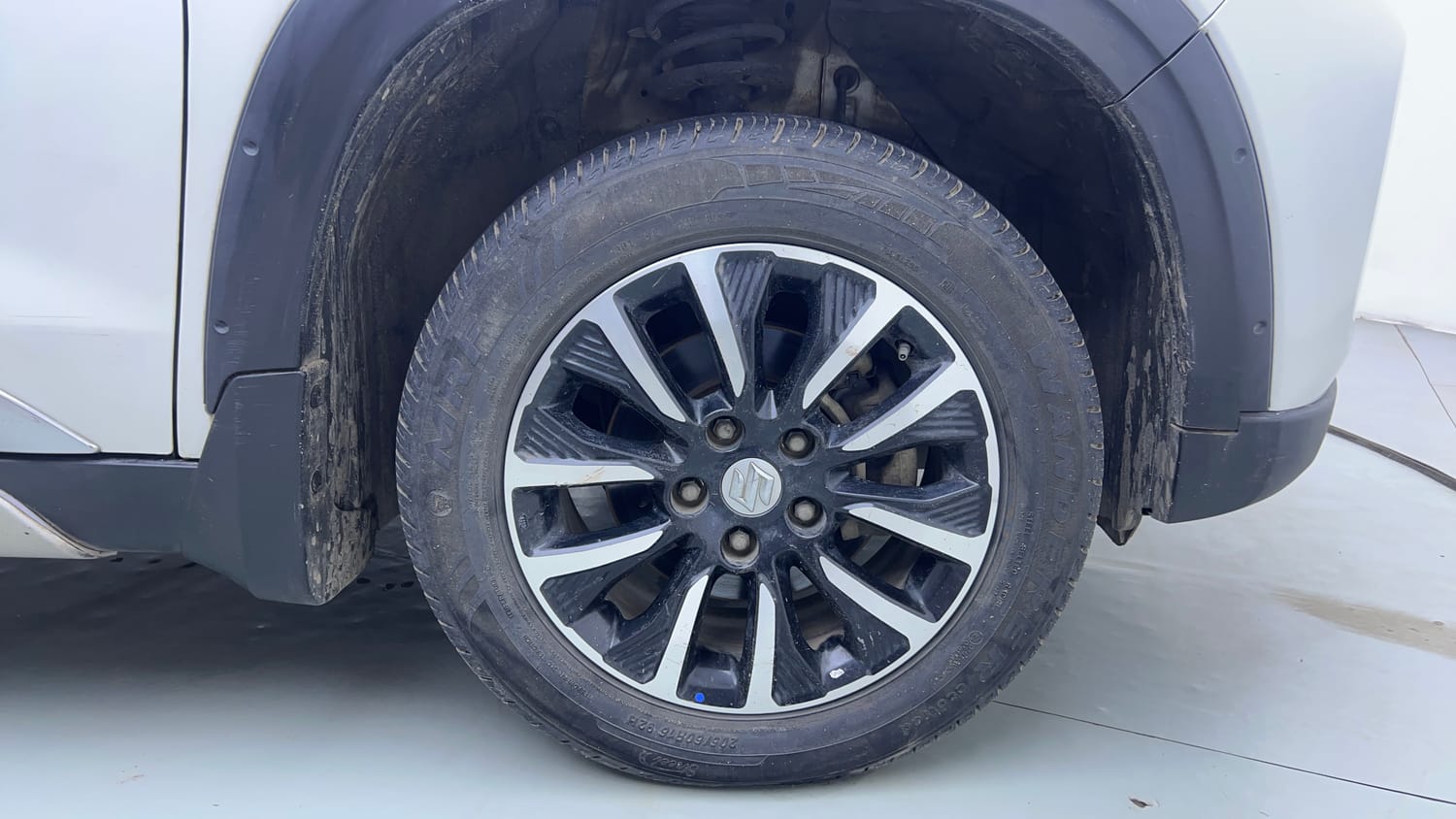 Used 2021 maruti-suzuki Vitara Brezza LXi Petrol Manual tyres RIGHT FRONT TYRE RIM VIEW