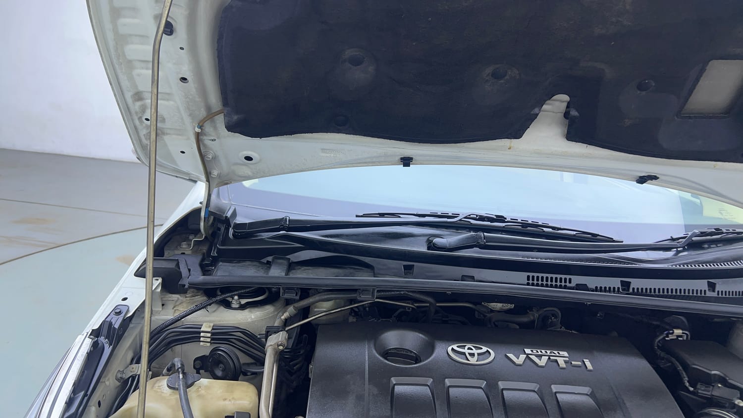 Used 2019 Toyota Corolla Altis GL Petrol Petrol Manual engine ENGINE RIGHT SIDE HINGE & APRON VIEW