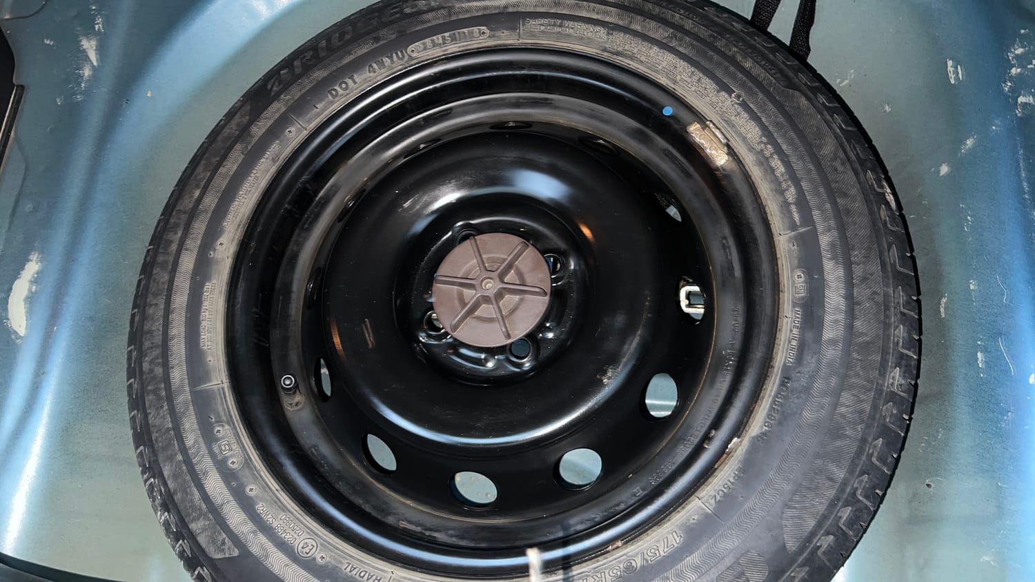 Used 2019 Maruti Suzuki Ignis Delta 1.2 MT Petrol Manual tyres SPARE TYRE VIEW