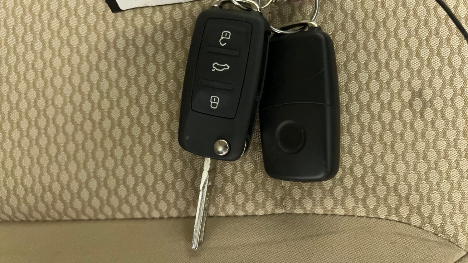 Used 2016 Volkswagen Polo Highline1.5L (D) Diesel Manual extra CAR KEY VIEW