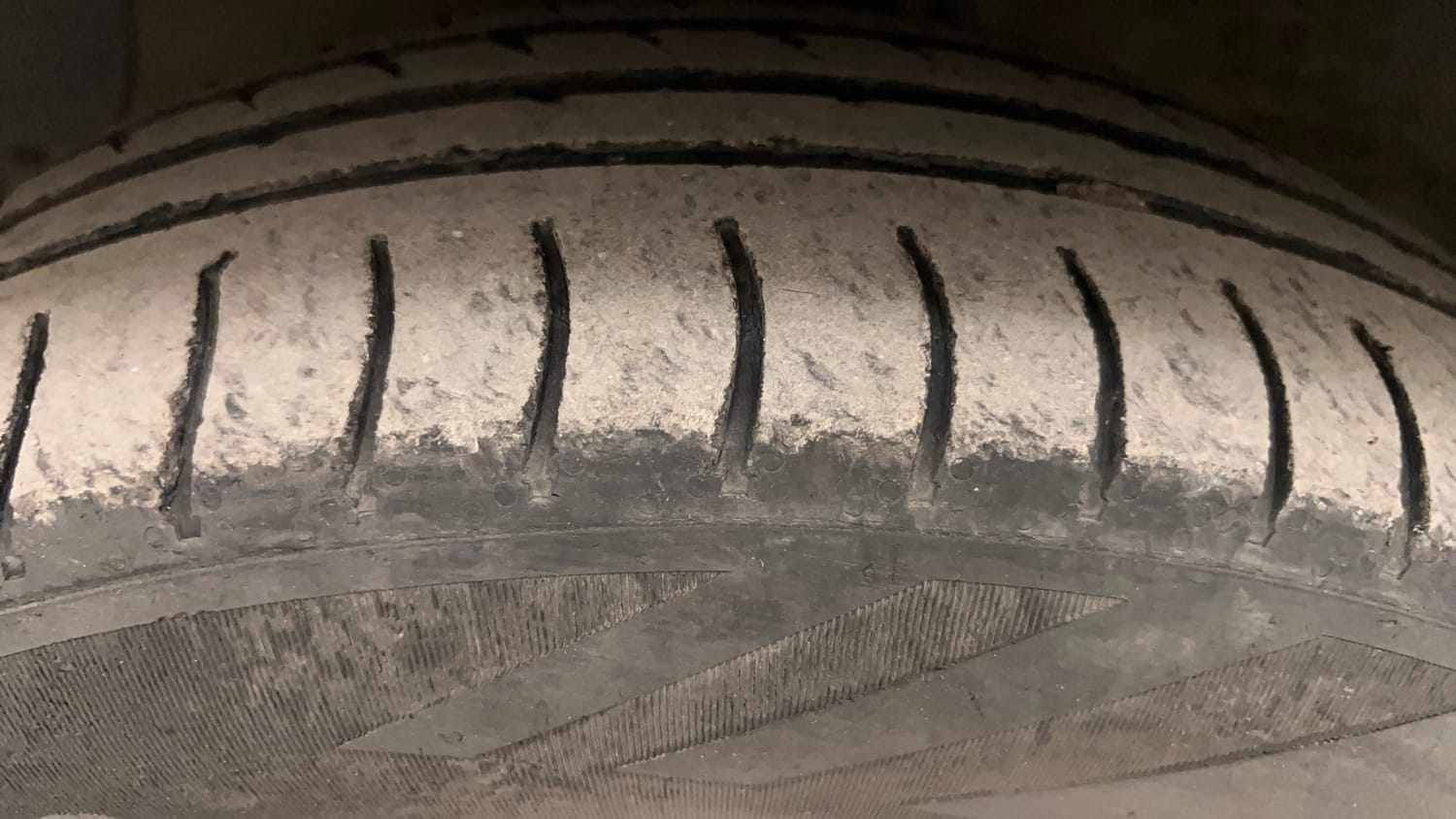 Used 2018 Hyundai Xcent SX 1.1 CRDi Diesel Manual tyres LEFT FRONT TYRE TREAD VIEW