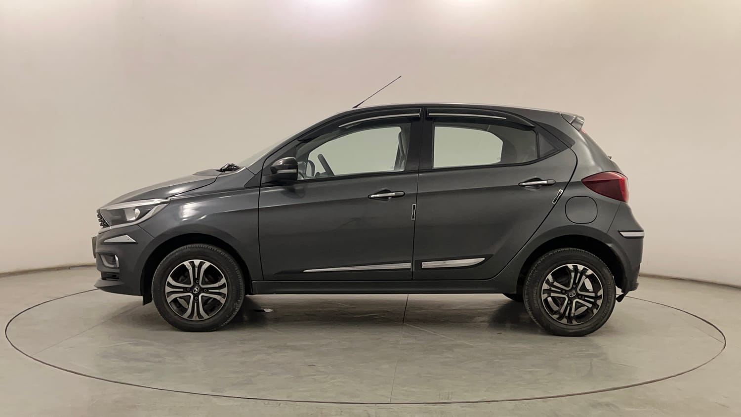 Used 2022 Tata Tiago XZ Plus CNG Cng Manual exterior LEFT SIDE VIEW