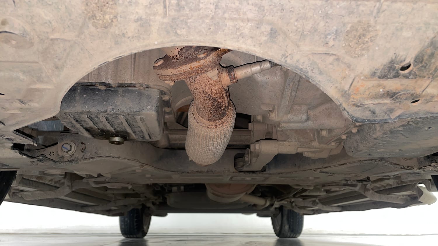Used 2023 MG Motors Hector Plus Sharp 1.5 Petrol Turbo CVT 6-STR Petrol Automatic extra FRONT LEFT UNDERBODY VIEW