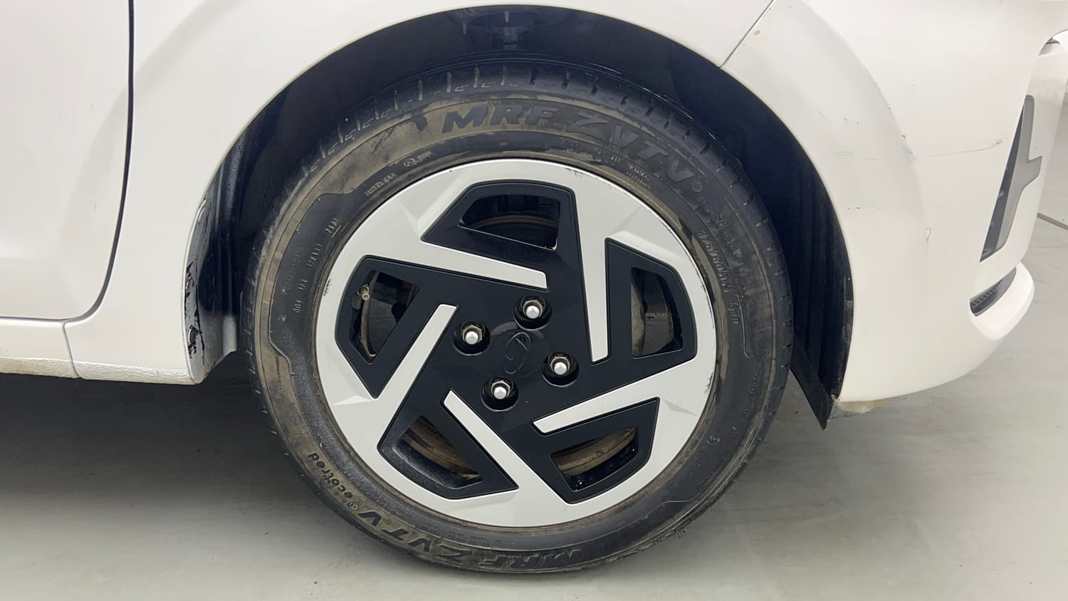 Used 2023 Hyundai Grand i10 Nios Sportz 1.2 Kappa VTVT Petrol Manual tyres RIGHT FRONT TYRE RIM VIEW