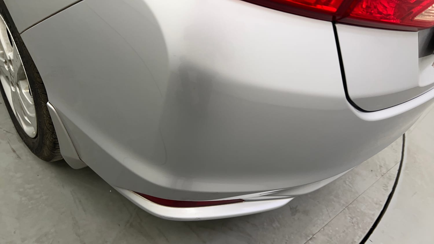 Used 2016 Honda City V Petrol Manual dents MINOR SCRATCH