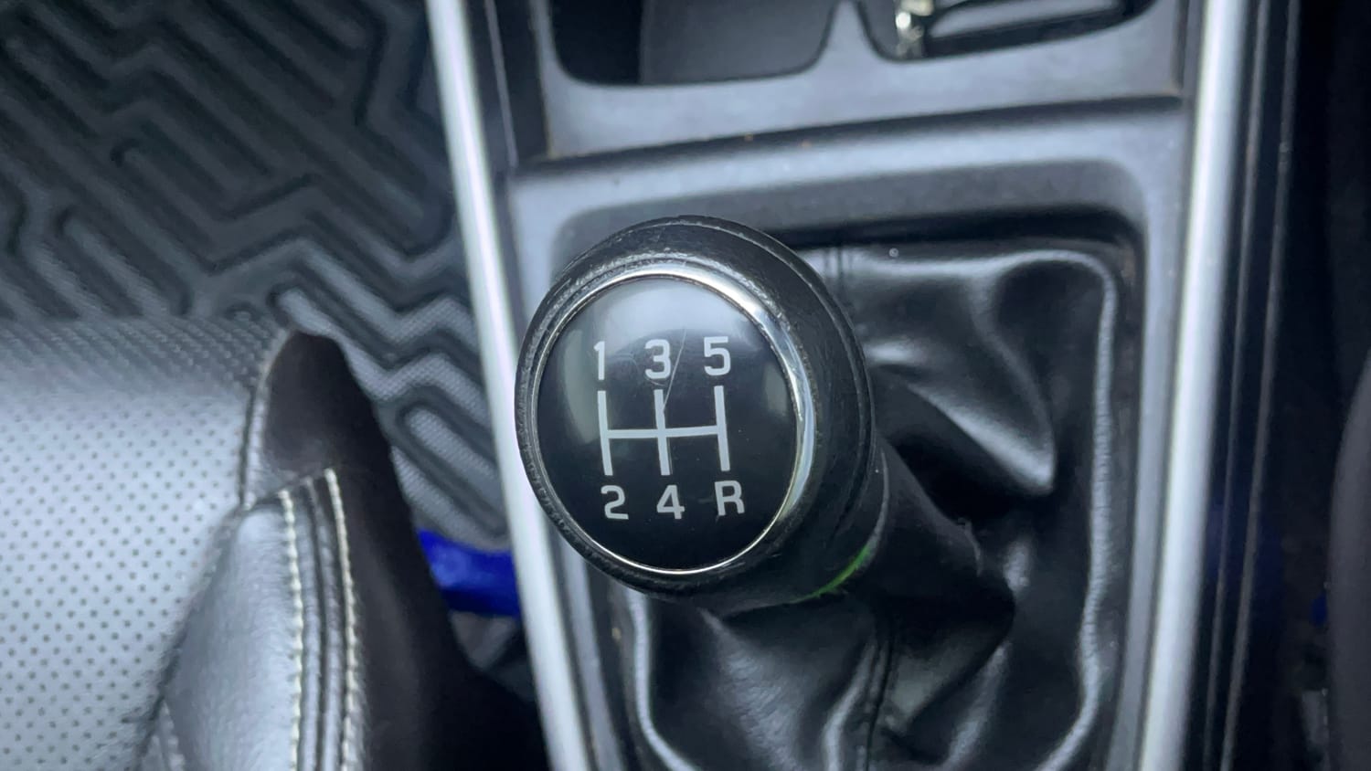 Used 2022 Maruti Suzuki XL6 Alpha MT Petrol Petrol Manual interior GEAR  KNOB VIEW