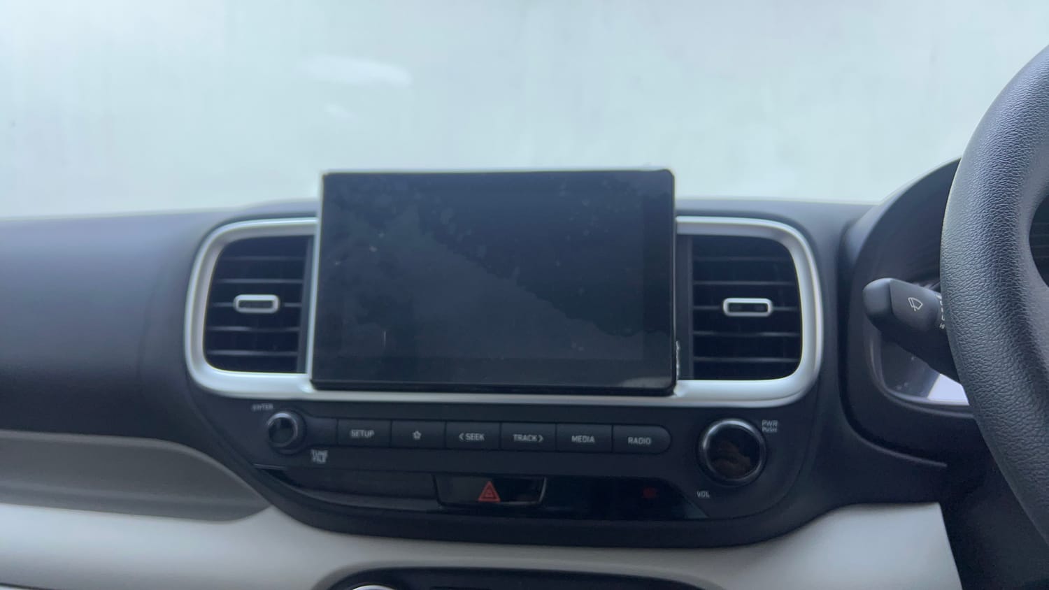 Used 2025 Hyundai Venue S Plus 1.2 Petrol MT Petrol Manual top_features Touch screen infotainment system