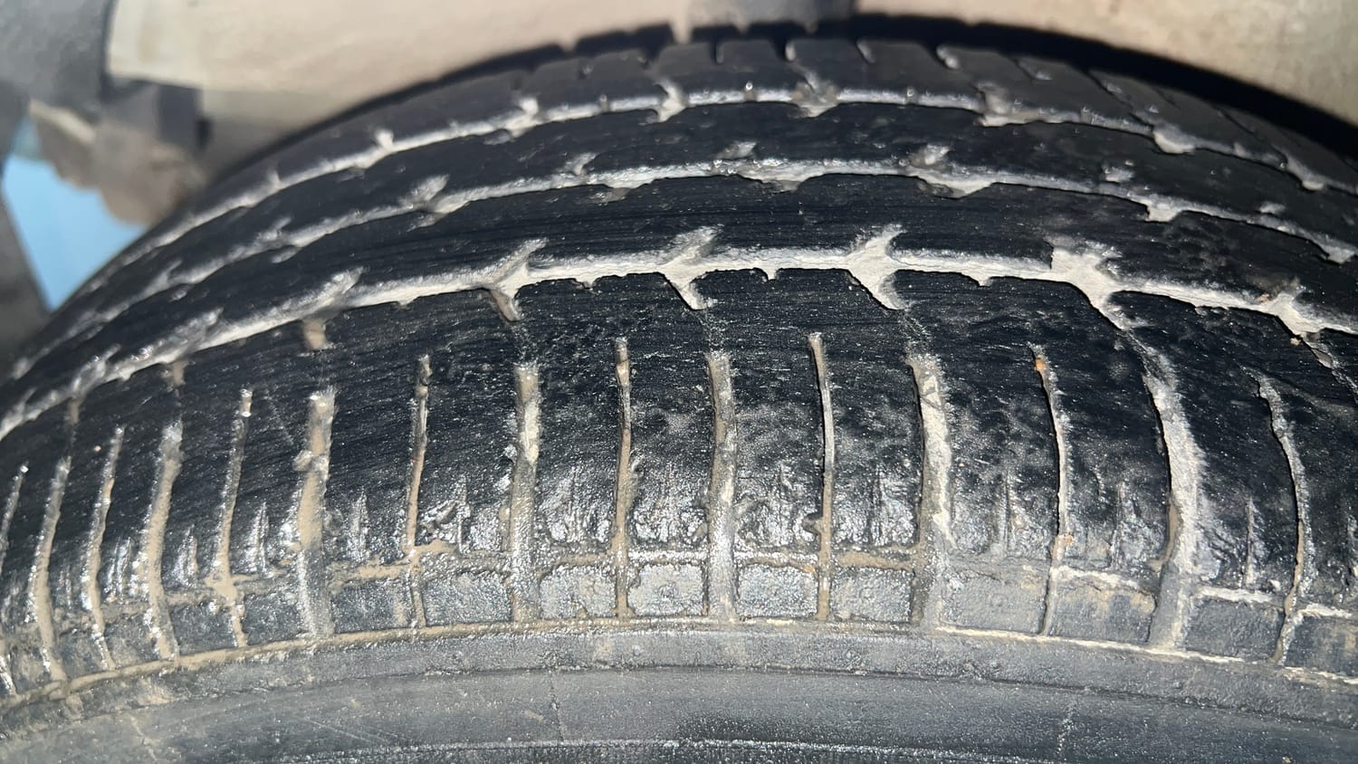 Used 2015 Maruti Suzuki Ritz Vxi BS-IV Petrol Manual tyres RIGHT REAR TYRE TREAD VIEW