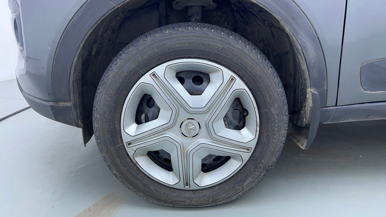 Used 2021 Tata Nexon XM Petrol Manual tyres LEFT FRONT TYRE RIM VIEW