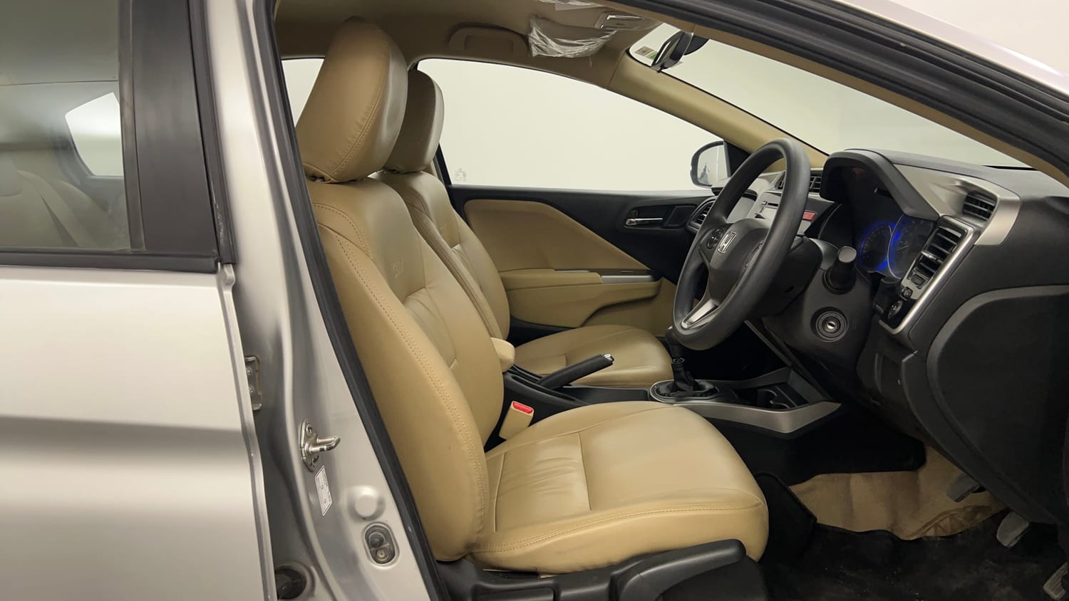 Used 2016 Honda City V Petrol Manual interior RIGHT SIDE FRONT DOOR CABIN VIEW