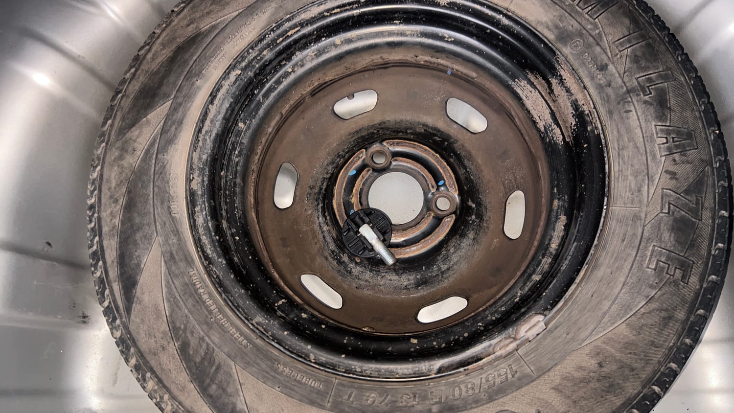 Used 2020 Renault Kwid RXT (O) 1.0 SCE Edition Petrol Manual tyres SPARE TYRE VIEW