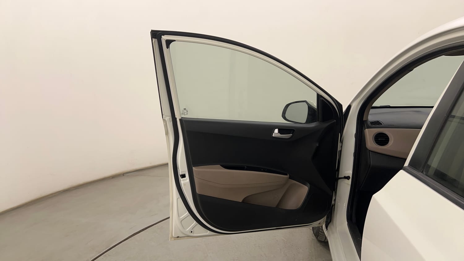 Used 2018 Hyundai Xcent SX 1.1 CRDi Diesel Manual interior LEFT FRONT DOOR OPEN VIEW