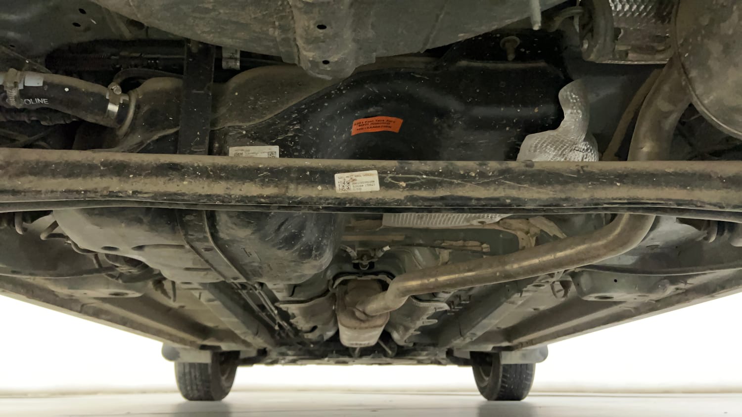Used 2023 Mahindra XUV 300 W4 1.2 Petrol Petrol Manual extra REAR UNDERBODY VIEW (TAKEN FROM REAR)