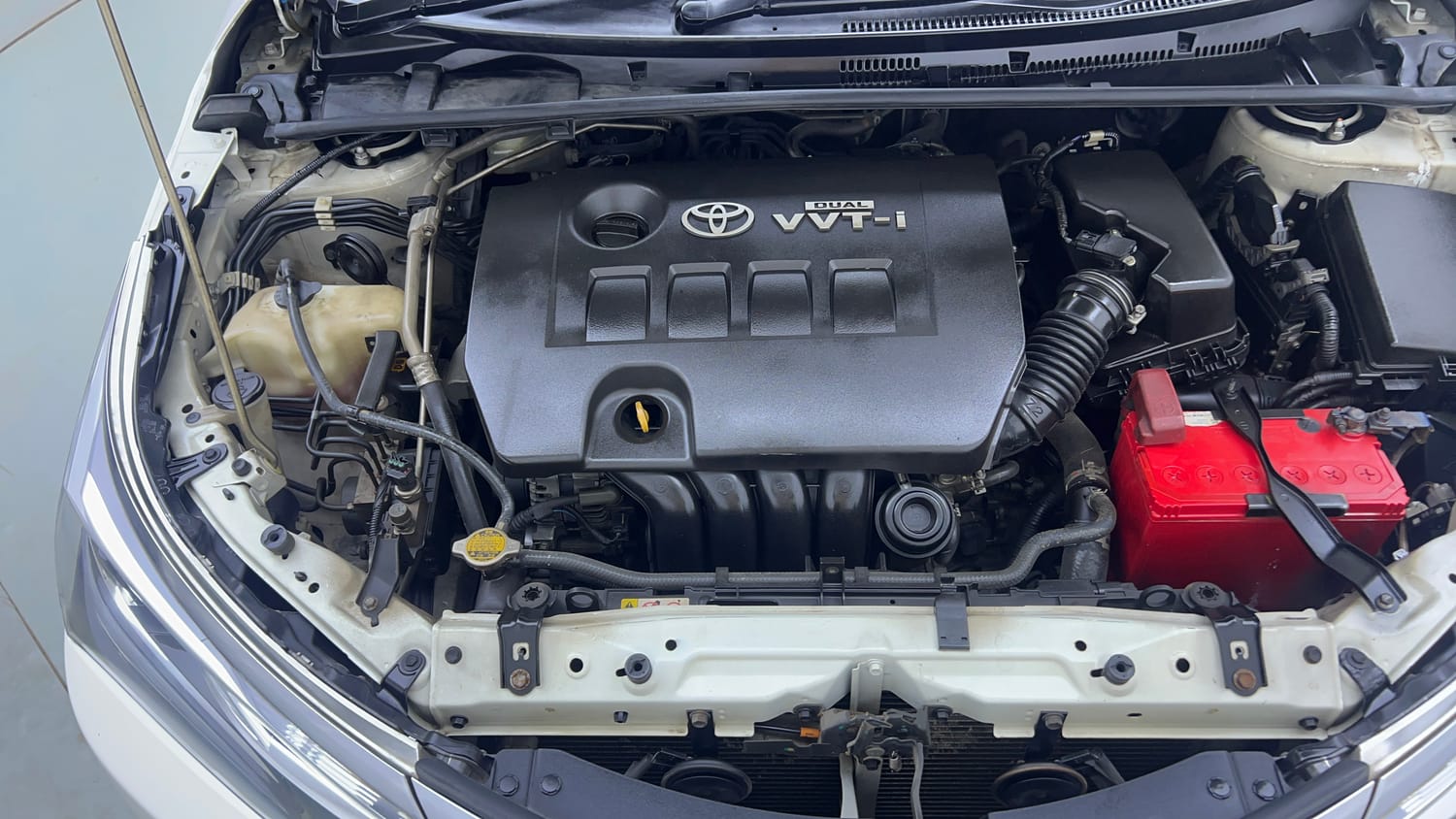 Used 2019 Toyota Corolla Altis GL Petrol Petrol Manual engine ENGINE RIGHT SIDE VIEW