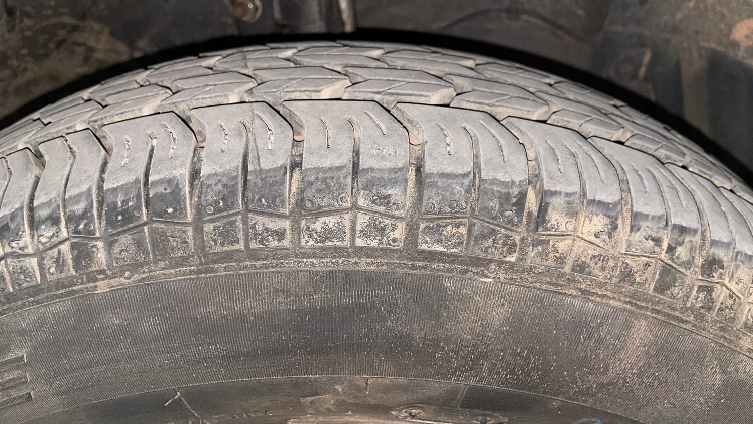 Used 2016 Maruti Suzuki Swift VDi (O) Diesel Manual tyres RIGHT FRONT TYRE TREAD VIEW