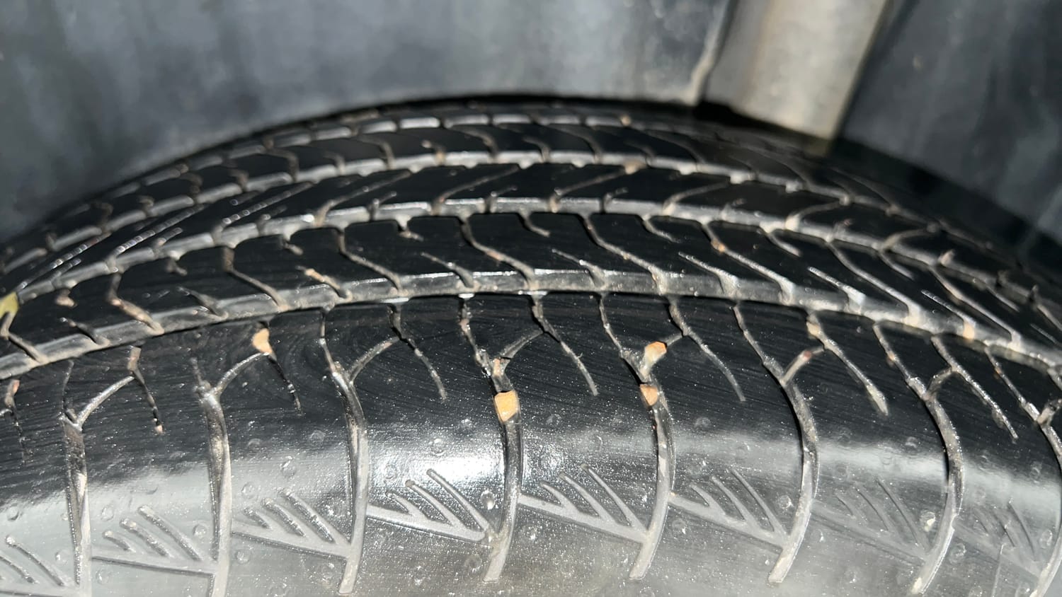 Used 2023 Maruti Suzuki Grand Vitara Zeta Smart Hybrid Petrol Manual tyres LEFT REAR TYRE TREAD VIEW