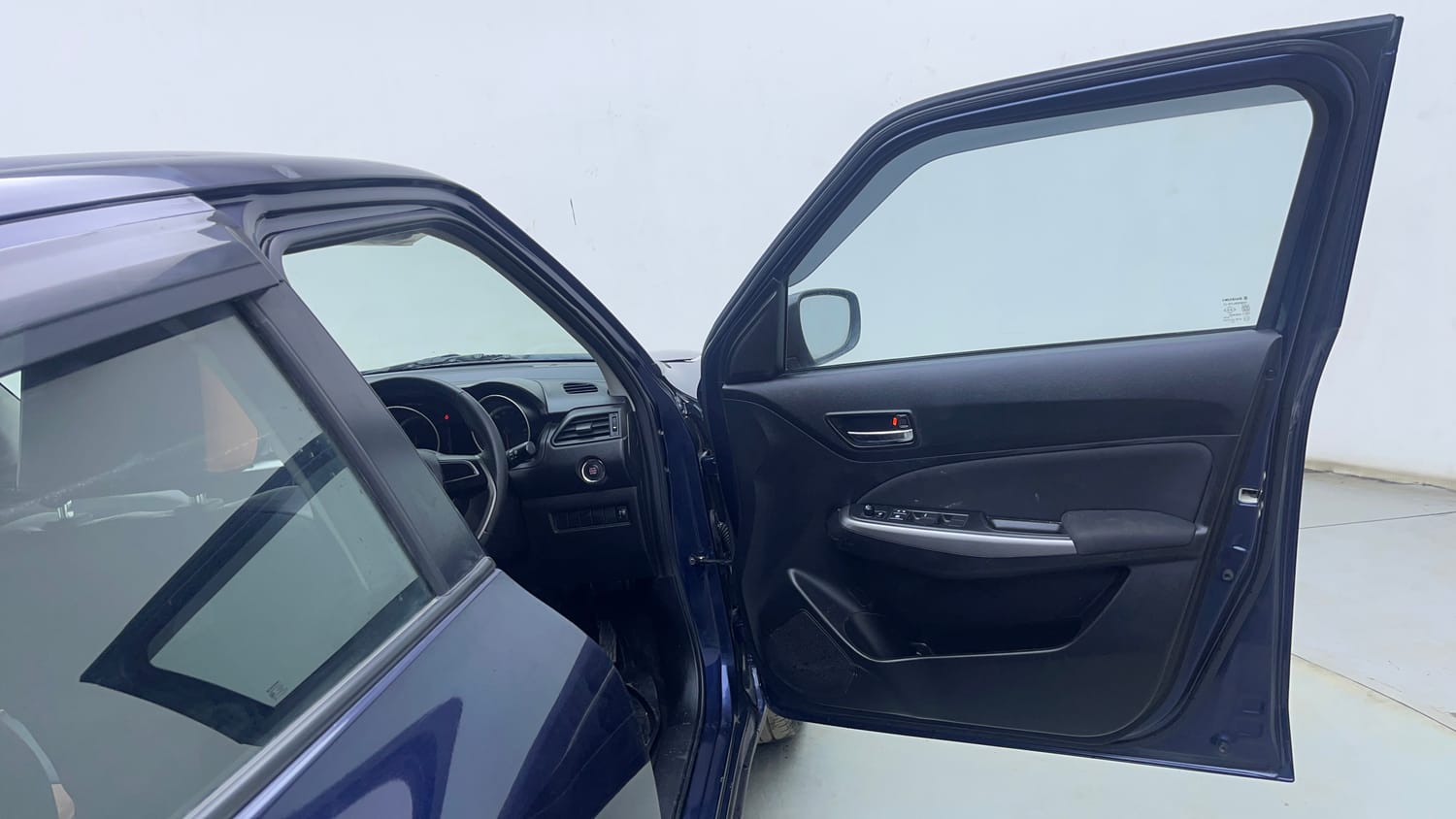 Used 2022 Maruti Suzuki Swift ZXi Petrol Manual interior RIGHT FRONT DOOR OPEN VIEW