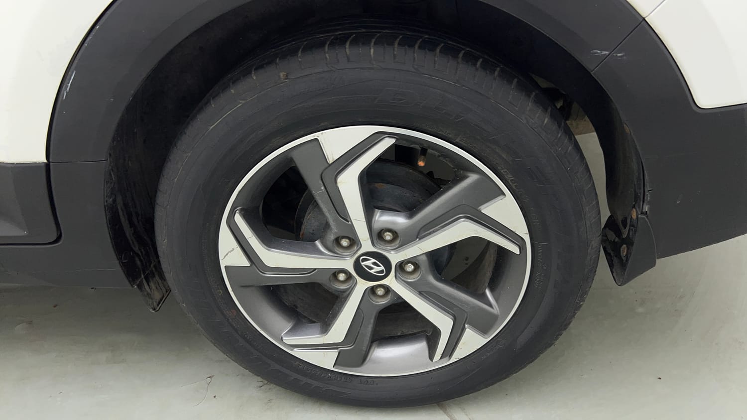 Used 2019 Hyundai Creta SX 1.6 AT CRDi Diesel Automatic tyres LEFT REAR TYRE RIM VIEW