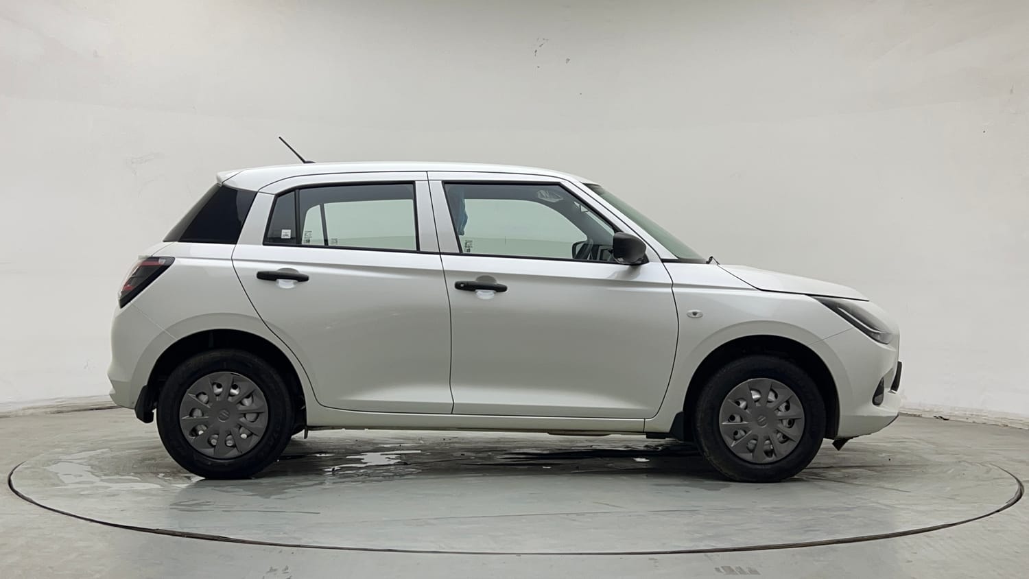 Used 2025 Maruti Suzuki Swift LXi Petrol Manual exterior RIGHT SIDE VIEW