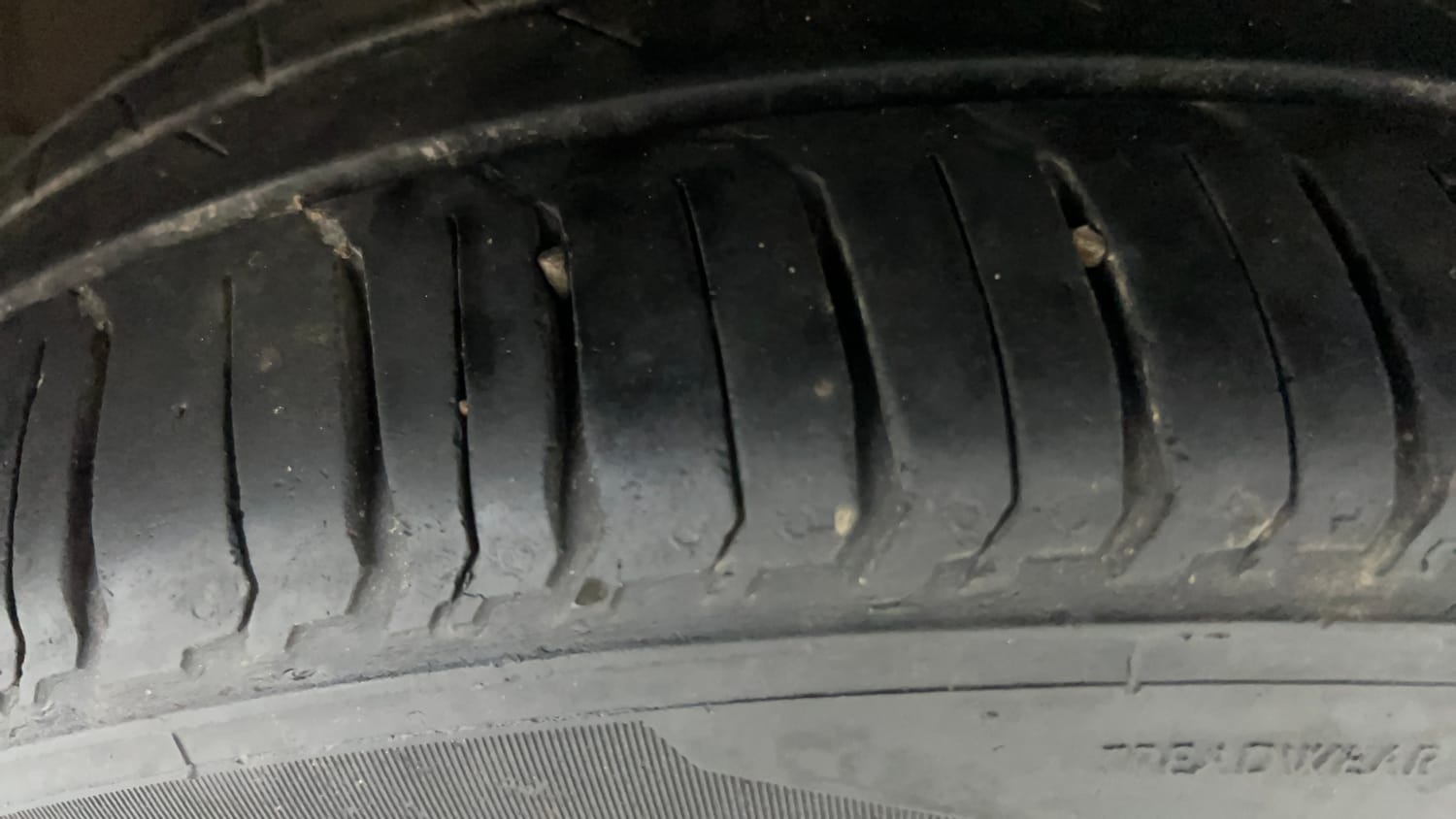 Used 2016 Volkswagen Polo Highline1.5L (D) Diesel Manual tyres RIGHT FRONT TYRE TREAD VIEW