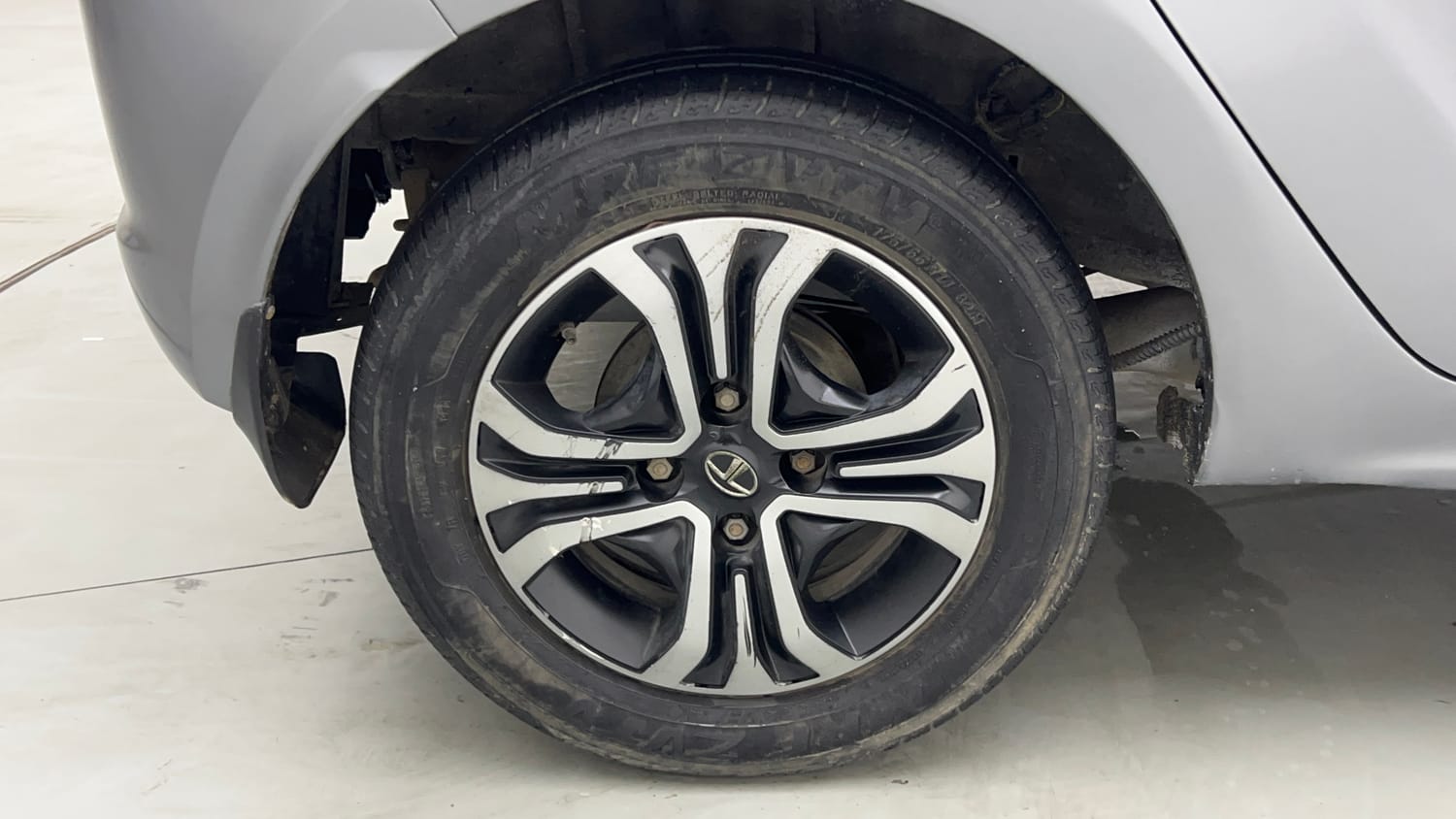 Used 2019 Tata Tiago Revotron XZA Petrol Automatic tyres RIGHT REAR TYRE RIM VIEW