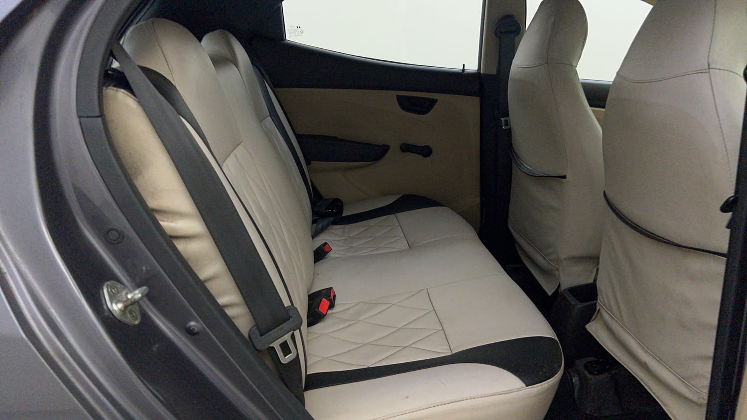 Used 2017 hyundai Eon Magna+ (O) Petrol Manual interior RIGHT SIDE REAR DOOR CABIN VIEW