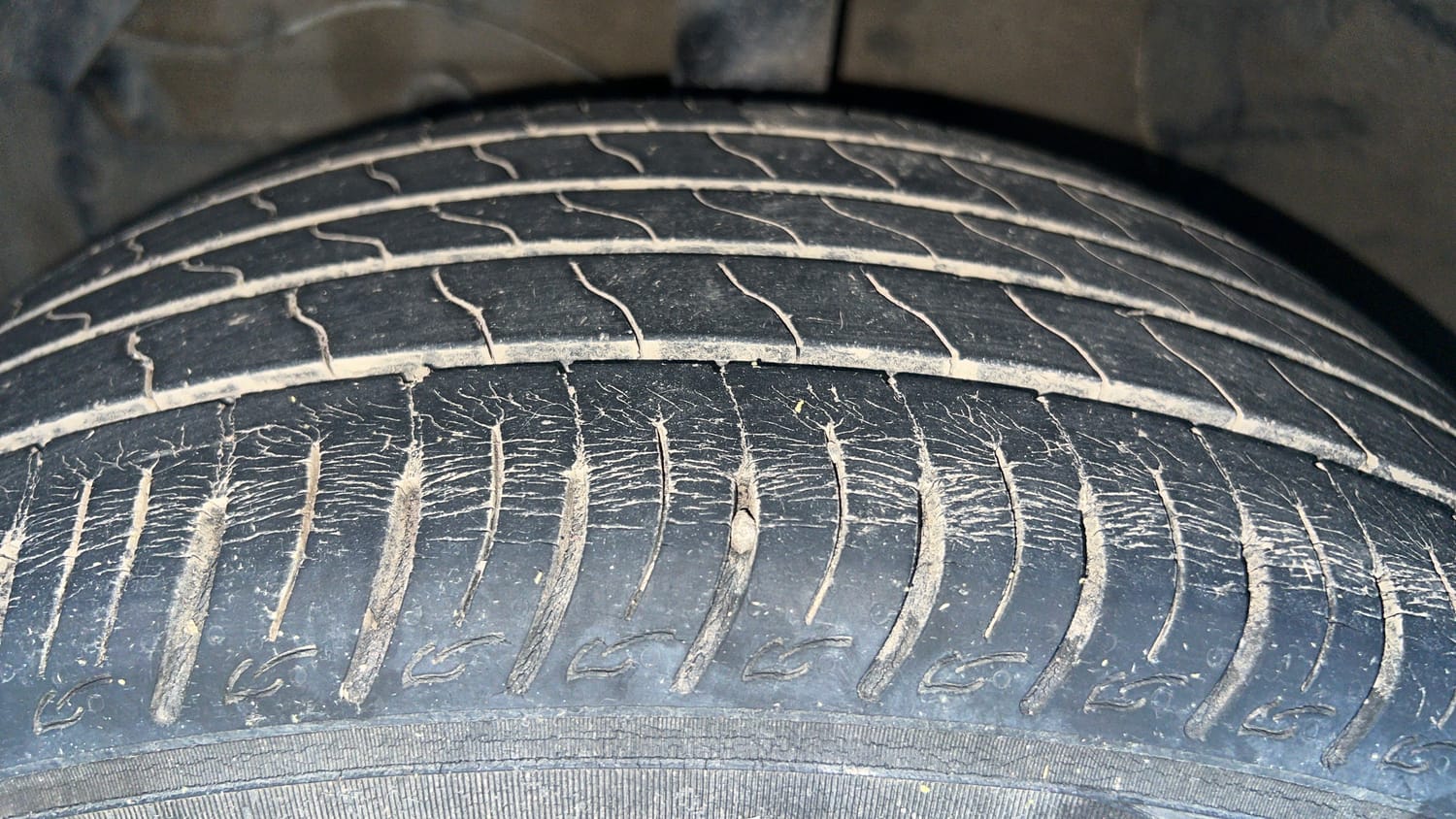 Used 2021 maruti-suzuki Vitara Brezza LXi Petrol Manual tyres LEFT FRONT TYRE TREAD VIEW