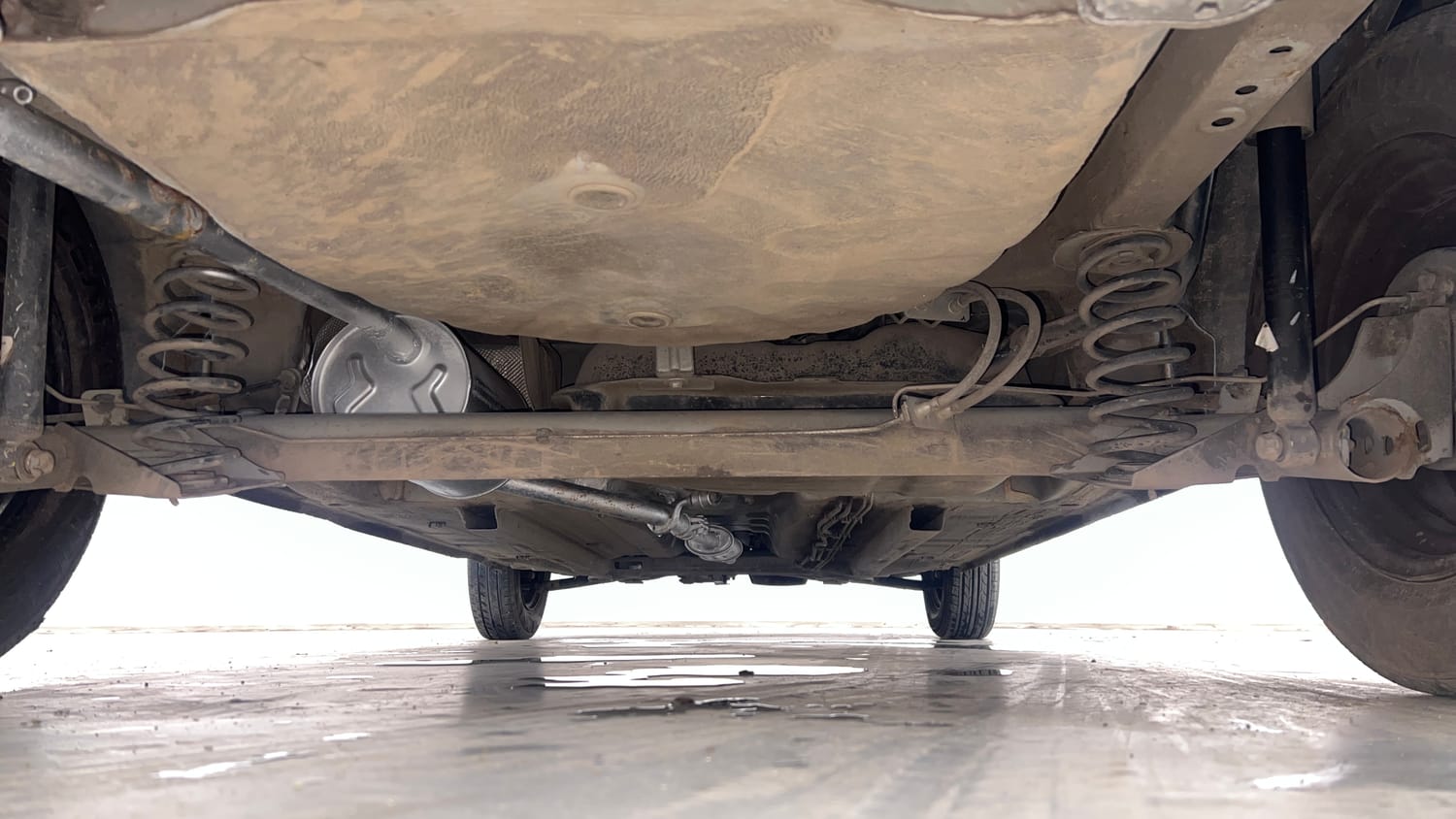 Used 2020 Renault Kwid RXT (O) 1.0 SCE Edition Petrol Manual extra REAR UNDERBODY VIEW (TAKEN FROM REAR)