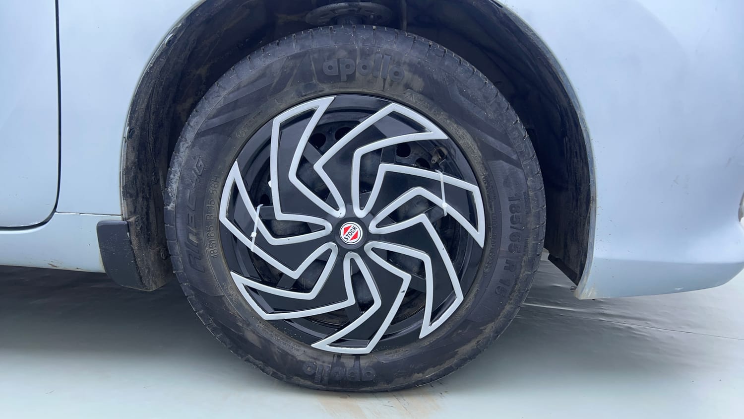 Used 2023 Toyota Glanza S AMT Petrol Automatic tyres RIGHT FRONT TYRE RIM VIEW