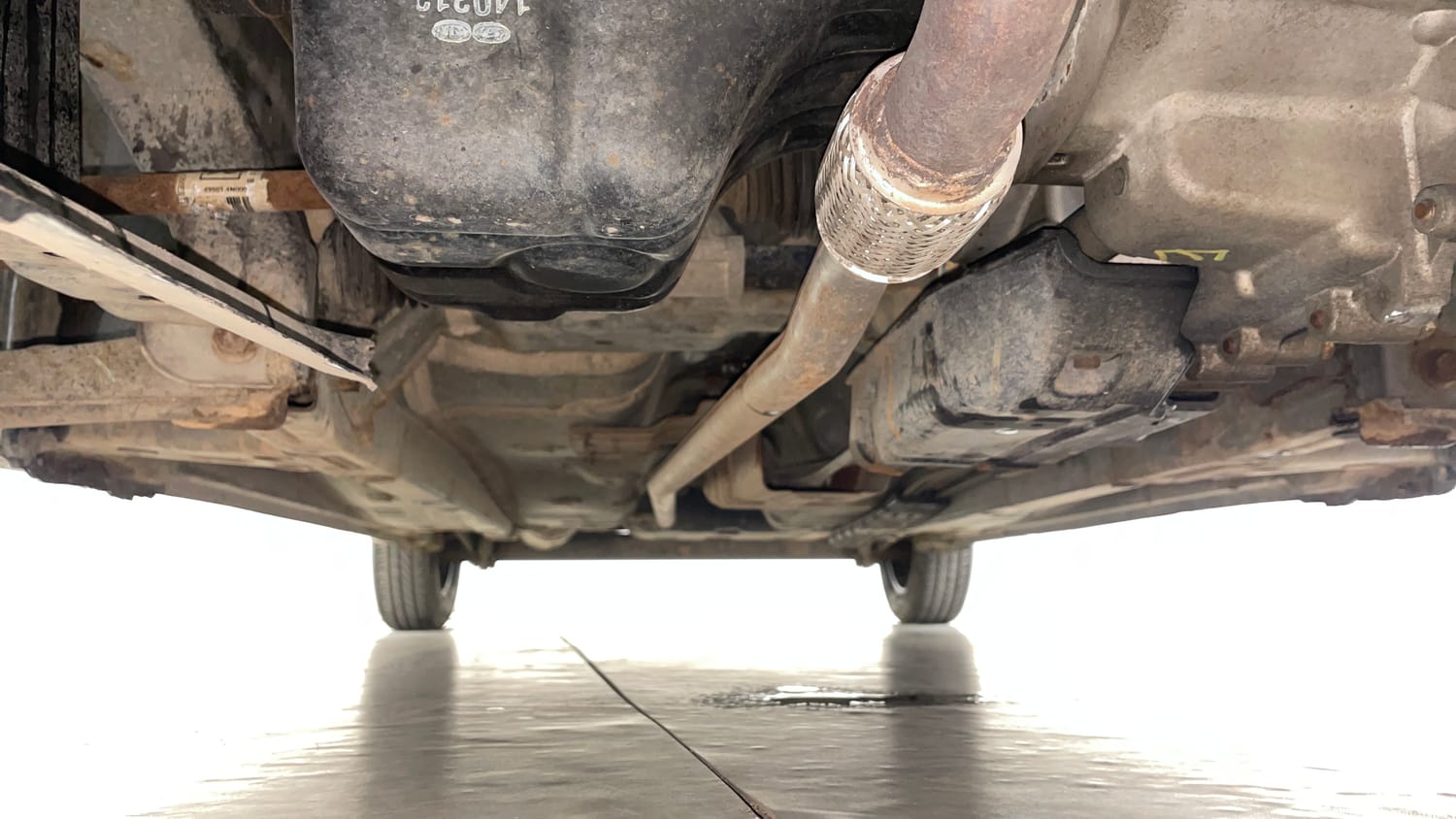 Used 2014 Hyundai Eon Magna Petrol Manual extra FRONT LEFT UNDERBODY VIEW