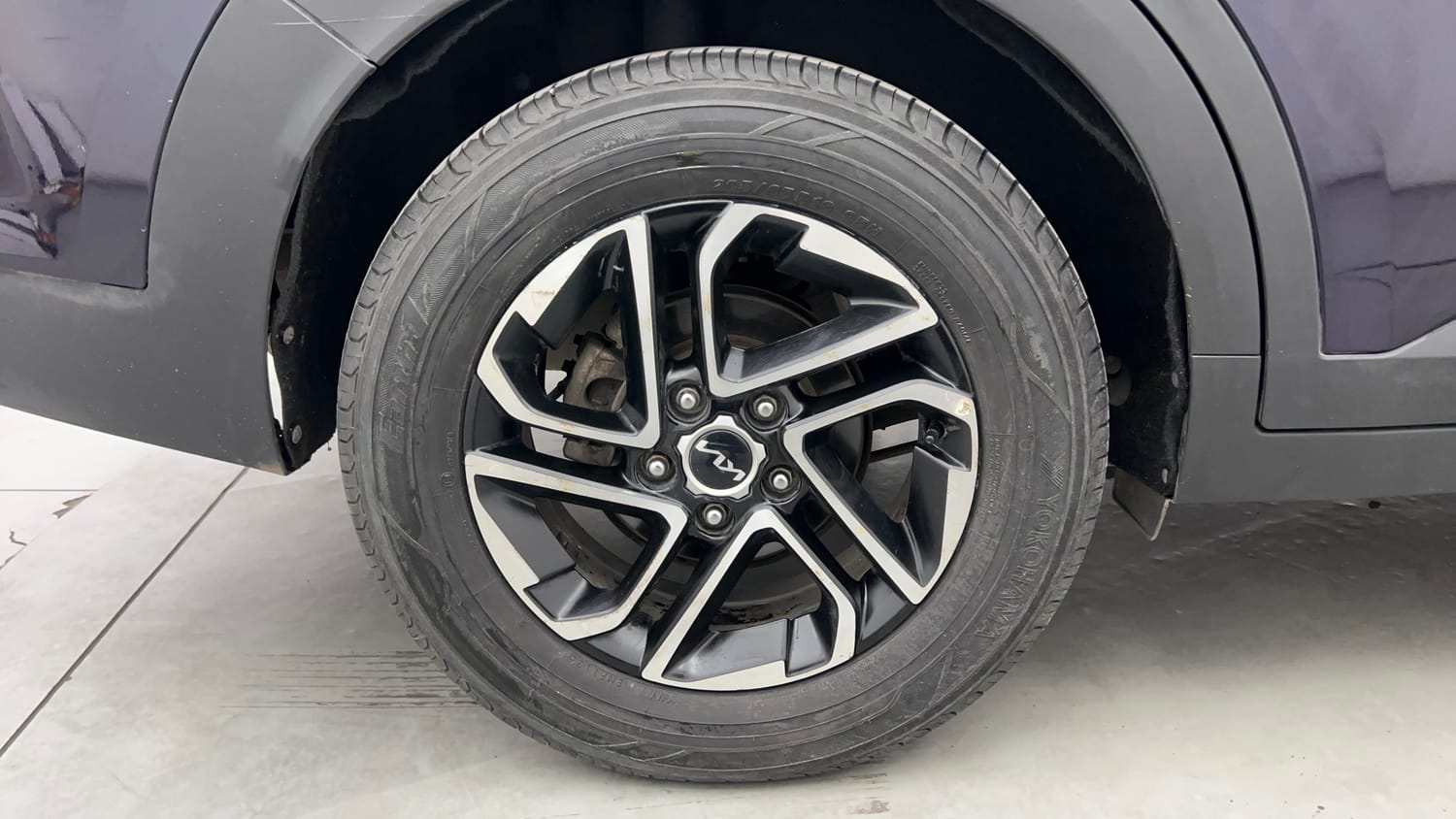 Used 2023 Kia Carens Prestige 1.4 Petrol MT 7 STR Petrol Manual tyres RIGHT REAR TYRE RIM VIEW