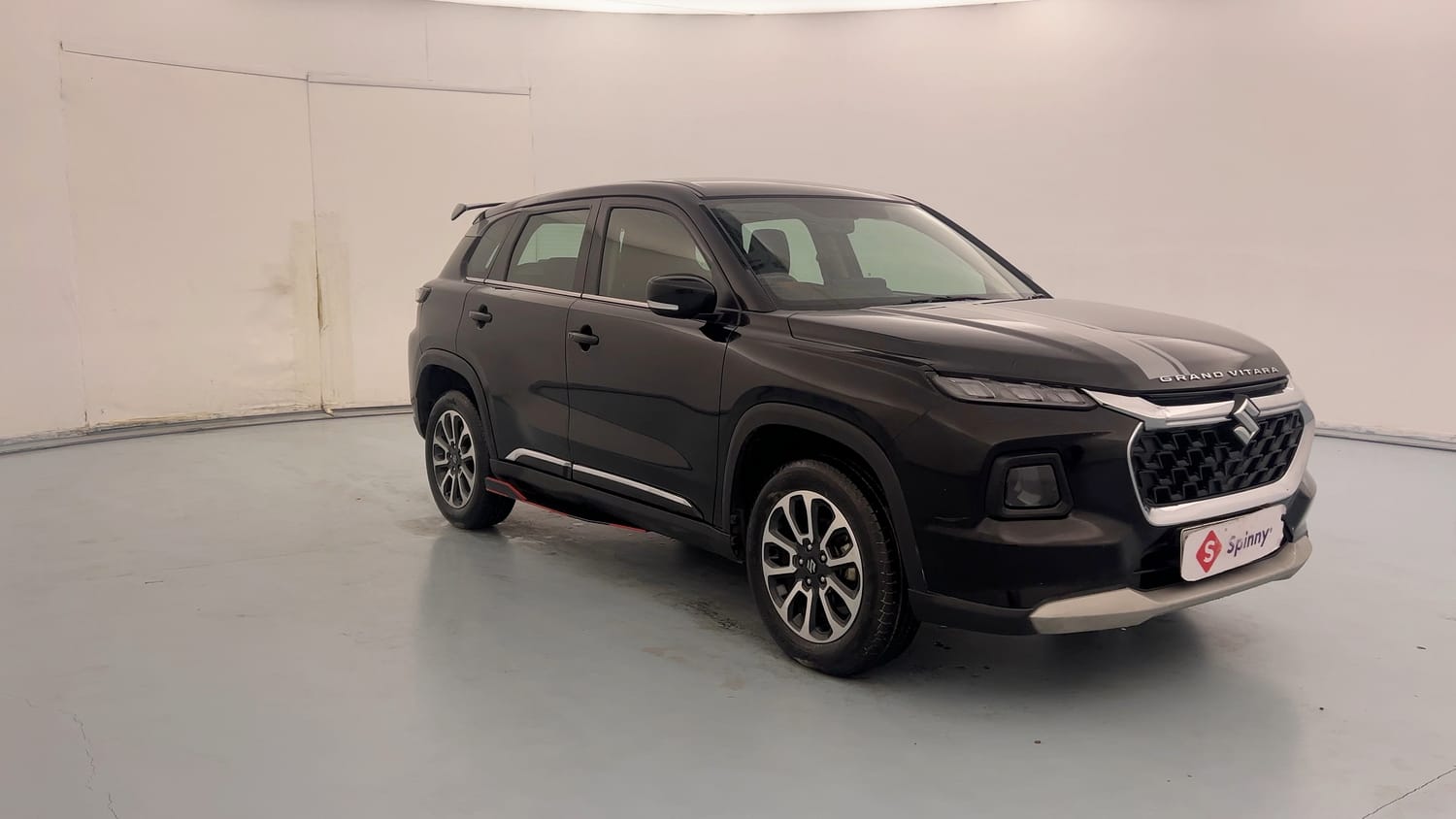 Used 2023 Maruti Suzuki Grand Vitara Zeta Smart Hybrid Petrol Manual exterior RIGHT FRONT CORNER VIEW