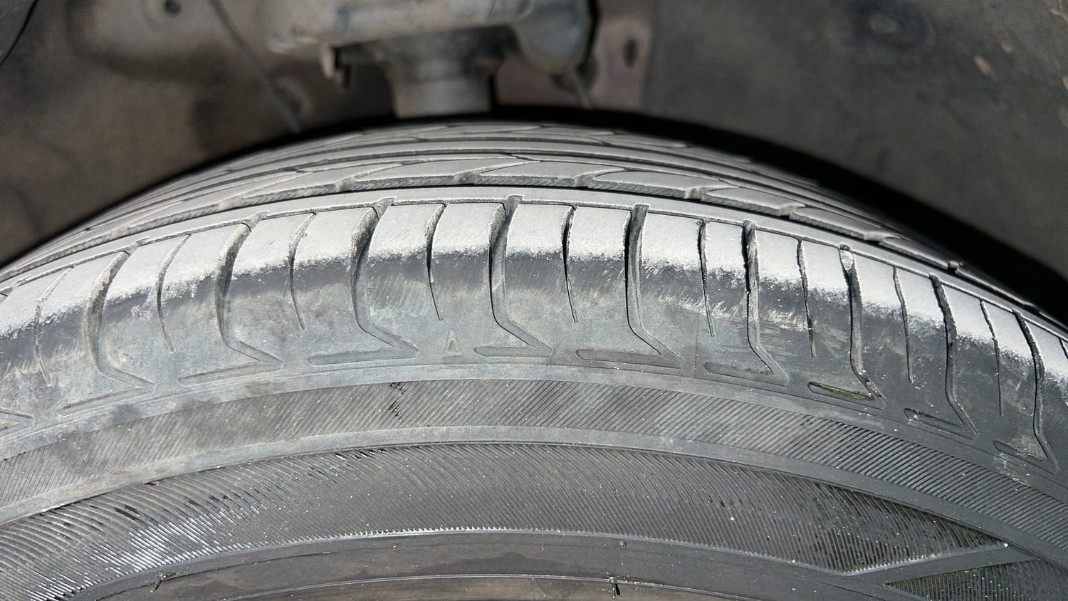 Used 2023 Kia Carens Prestige 1.4 Petrol MT 7 STR Petrol Manual tyres RIGHT FRONT TYRE TREAD VIEW