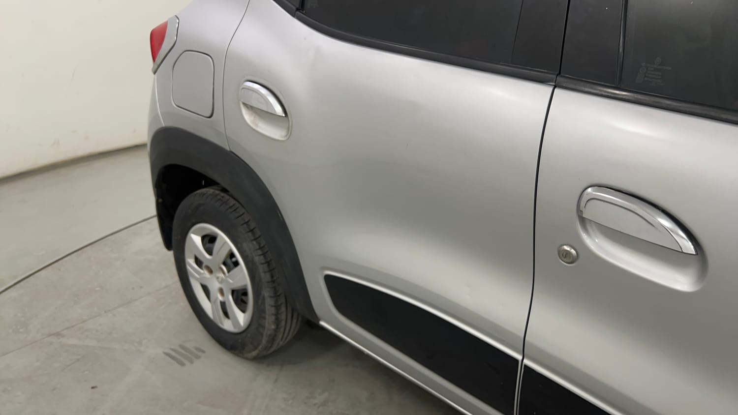 Used 2016 Renault Kwid RXT Opt Petrol Manual dents MINOR SCRATCH