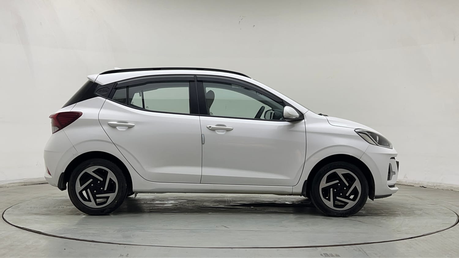 Used 2025 Hyundai Grand i10 Nios Sportz 1.2 Kappa VTVT Petrol Manual exterior RIGHT SIDE VIEW