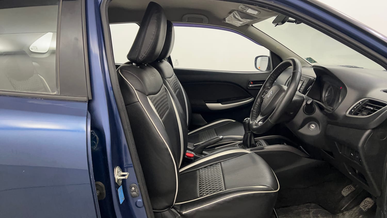 Used 2018 Maruti Suzuki Baleno Delta 1.2 Petrol Manual interior RIGHT SIDE FRONT DOOR CABIN VIEW