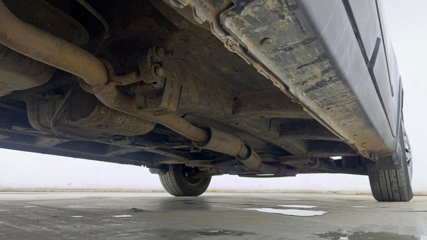 Used 2017 Mahindra KUV100 K6+ 5 STR Petrol Manual extra REAR RIGHT UNDERBODY VIEW