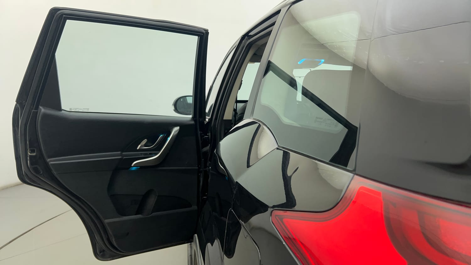 Used 2021 Mahindra XUV500 W9 Diesel Manual interior LEFT REAR DOOR OPEN VIEW