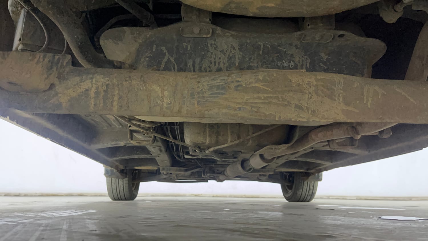 Used 2017 Mahindra KUV100 K6+ 5 STR Petrol Manual extra REAR UNDERBODY VIEW (TAKEN FROM REAR)