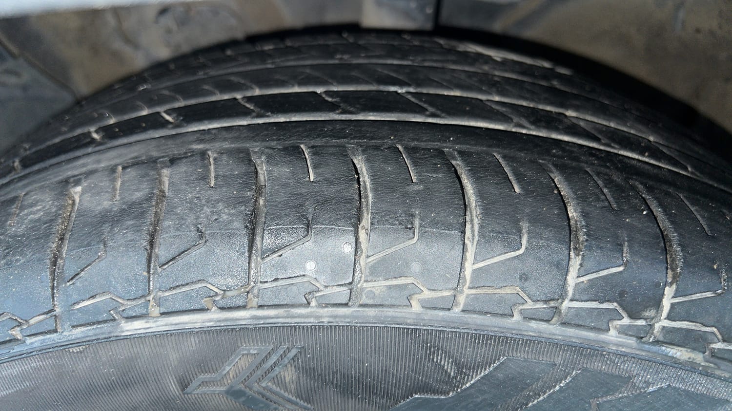 Used 2019 kia Seltos GTX Plus DCT 1.4 Petrol Automatic tyres LEFT FRONT TYRE TREAD VIEW