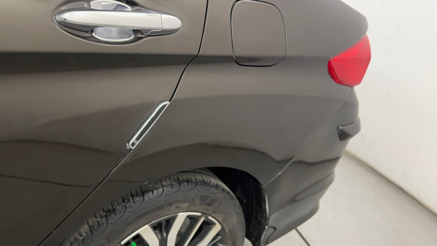 Used 2018 Honda City VX Petrol Petrol Manual dents MINOR DENT