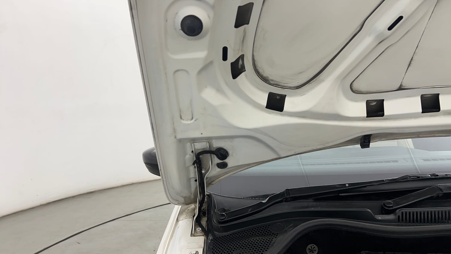 Used 2018 Skoda Rapid Style 1.6 MPI Petrol Manual engine ENGINE RIGHT SIDE HINGE & APRON VIEW
