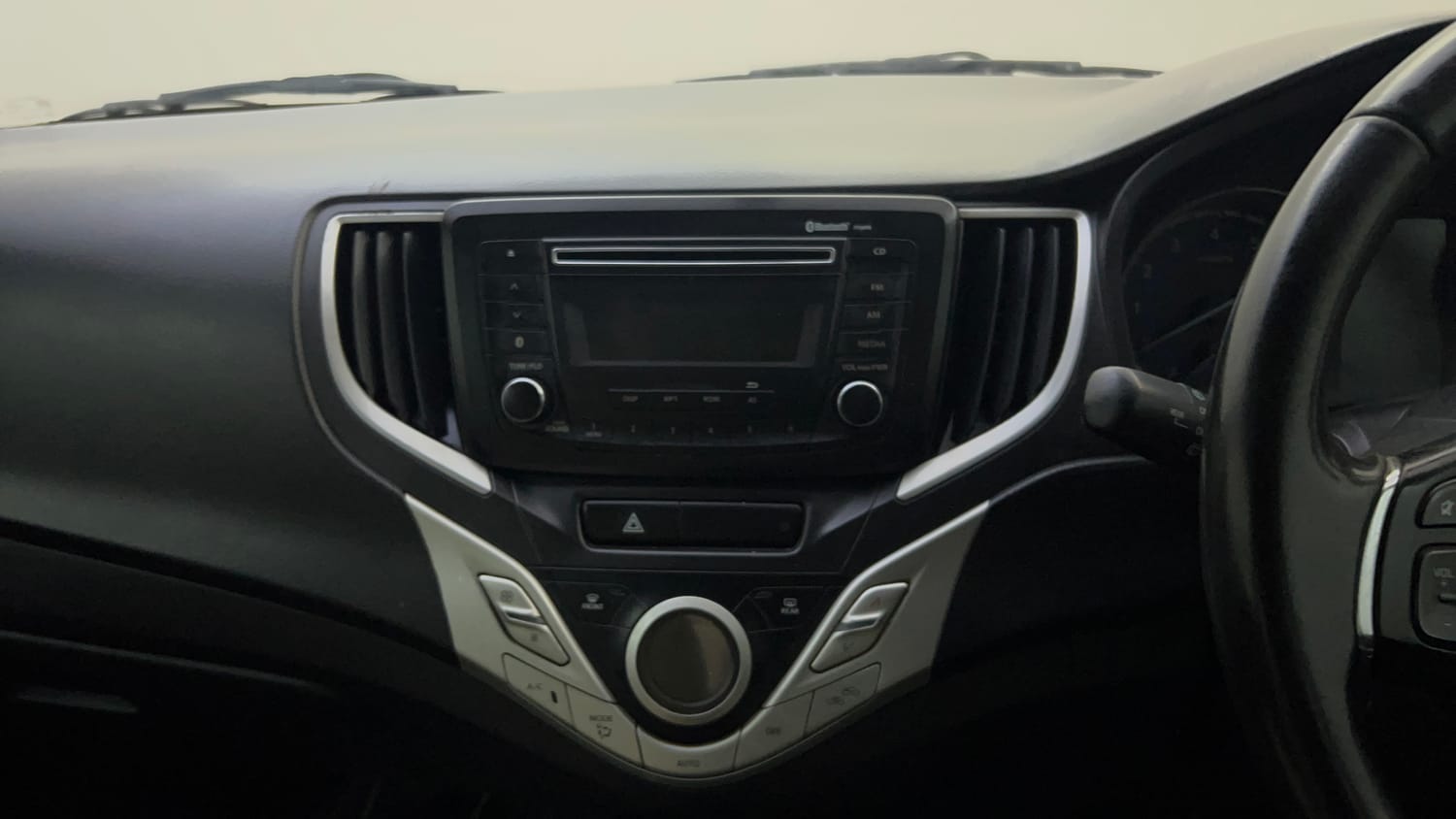 Used 2017 Maruti Suzuki Baleno Zeta 1.2 AT Petrol Automatic top_features Integrated (in-dash) music system