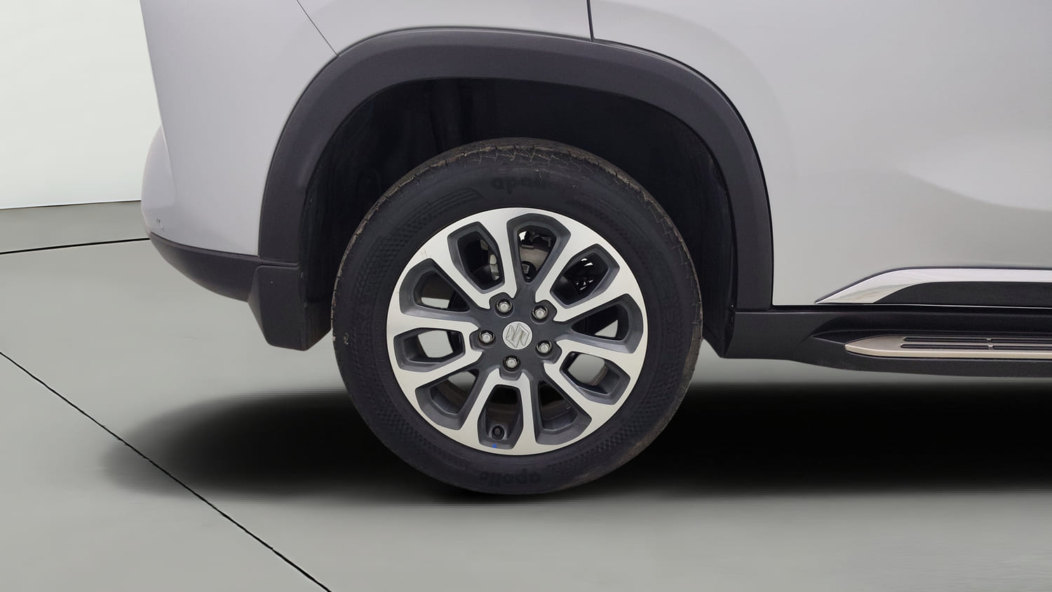 Used 2025 Maruti Suzuki Grand Vitara Alpha Smart Hybrid Petrol Manual tyres RIGHT REAR TYRE RIM VIEW