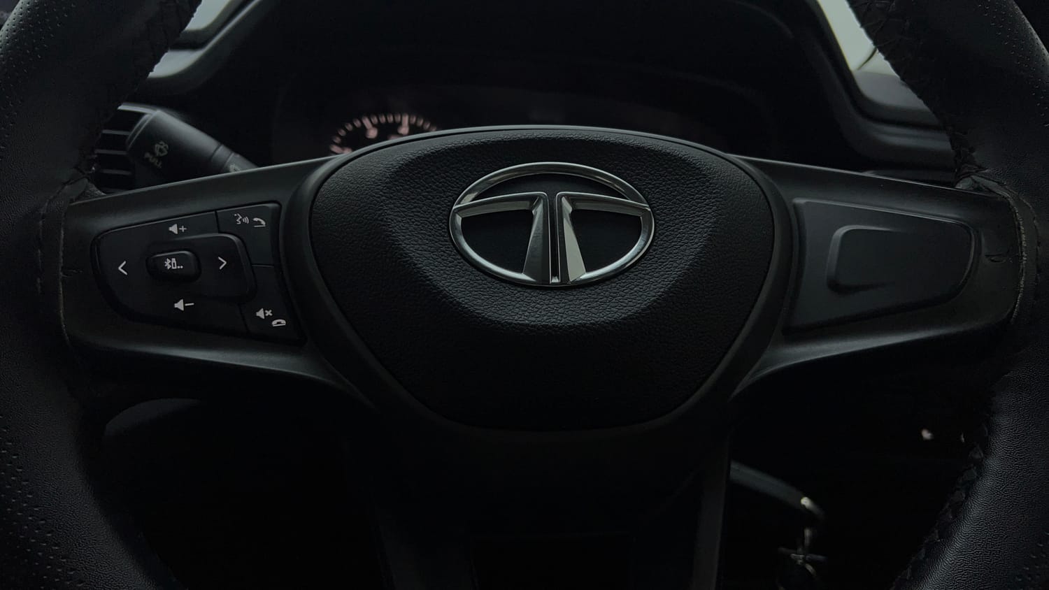 Used 2022 Tata Punch Adventure MT Petrol Manual top_features Airbags