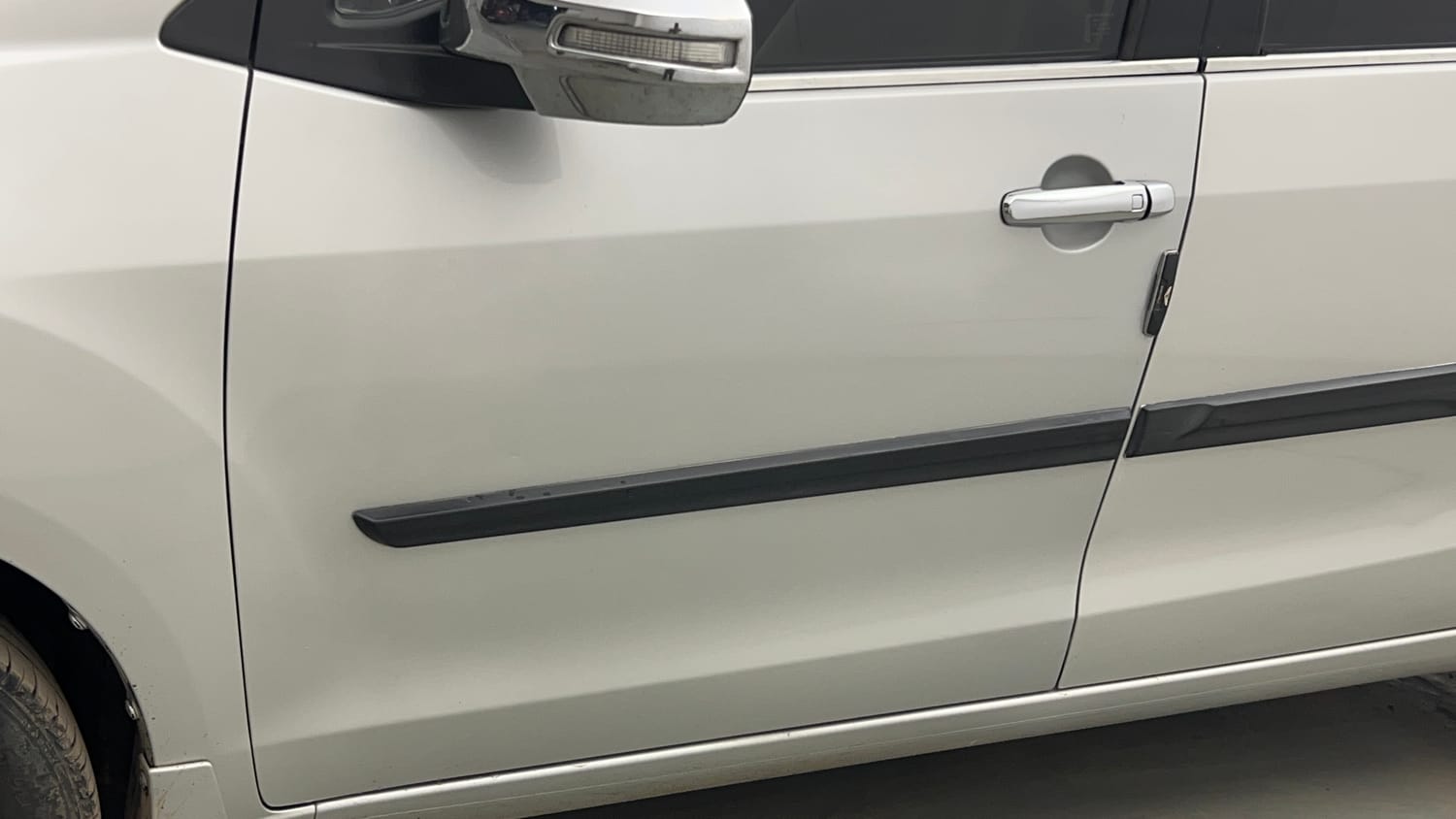 Used 2014 Maruti Suzuki Ertiga ZXi Petrol Manual dents MINOR DENT
