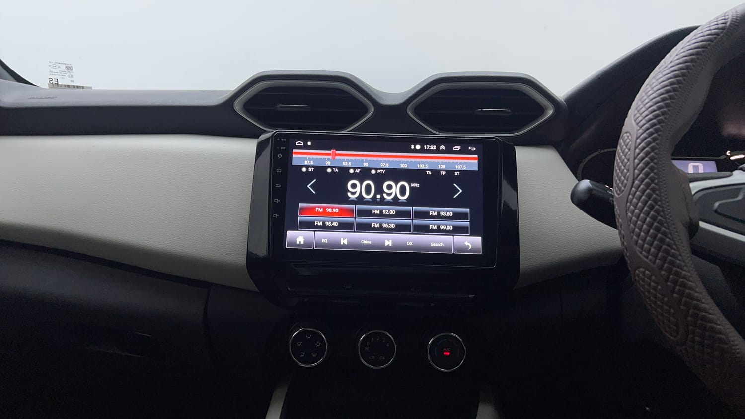 Used 2022 Nissan Magnite XE Petrol Manual interior MUSIC SYSTEM & AC CONTROL VIEW